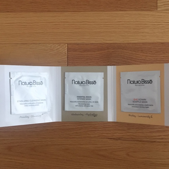 Makeup & skincare bundle + FREE GIFT 🎁 - Picture 8 of 8